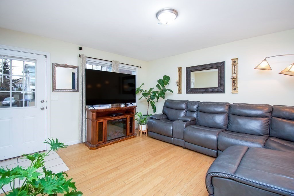 21-23 Pequot Street Springfield, MA 01151 - Photo 5 of 42 Gallery Image 5
