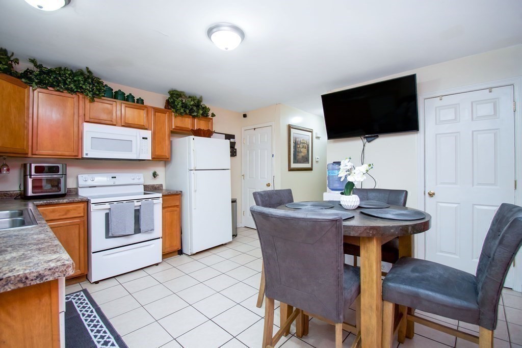 21-23 Pequot Street Springfield, MA 01151 - Photo 8 of 42 Gallery Image 8