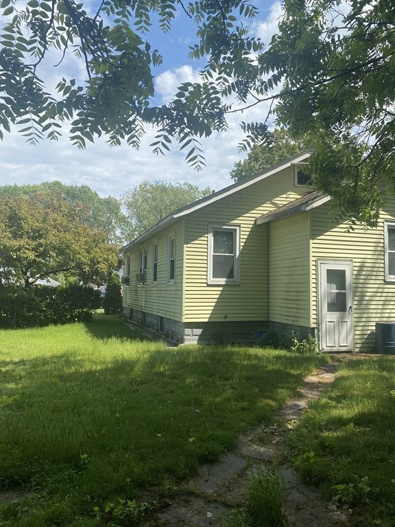 258 Jasper Street Springfield, MA 01109 - Photo 3 of 11