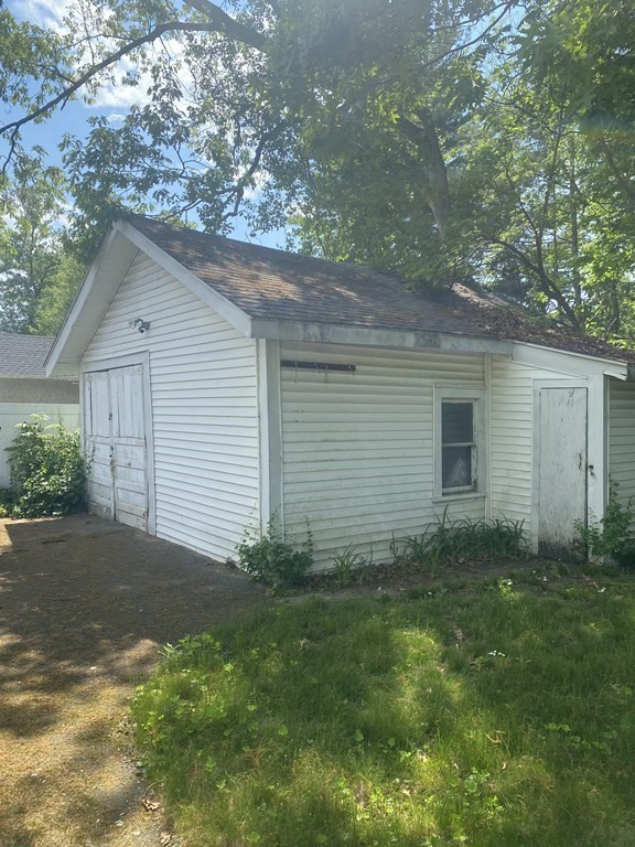 258 Jasper Street Springfield, MA 01109 - Photo 6 of 11