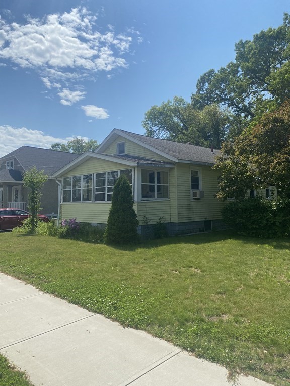 258 Jasper Street Springfield, MA 01109 - Photo 7 of 11