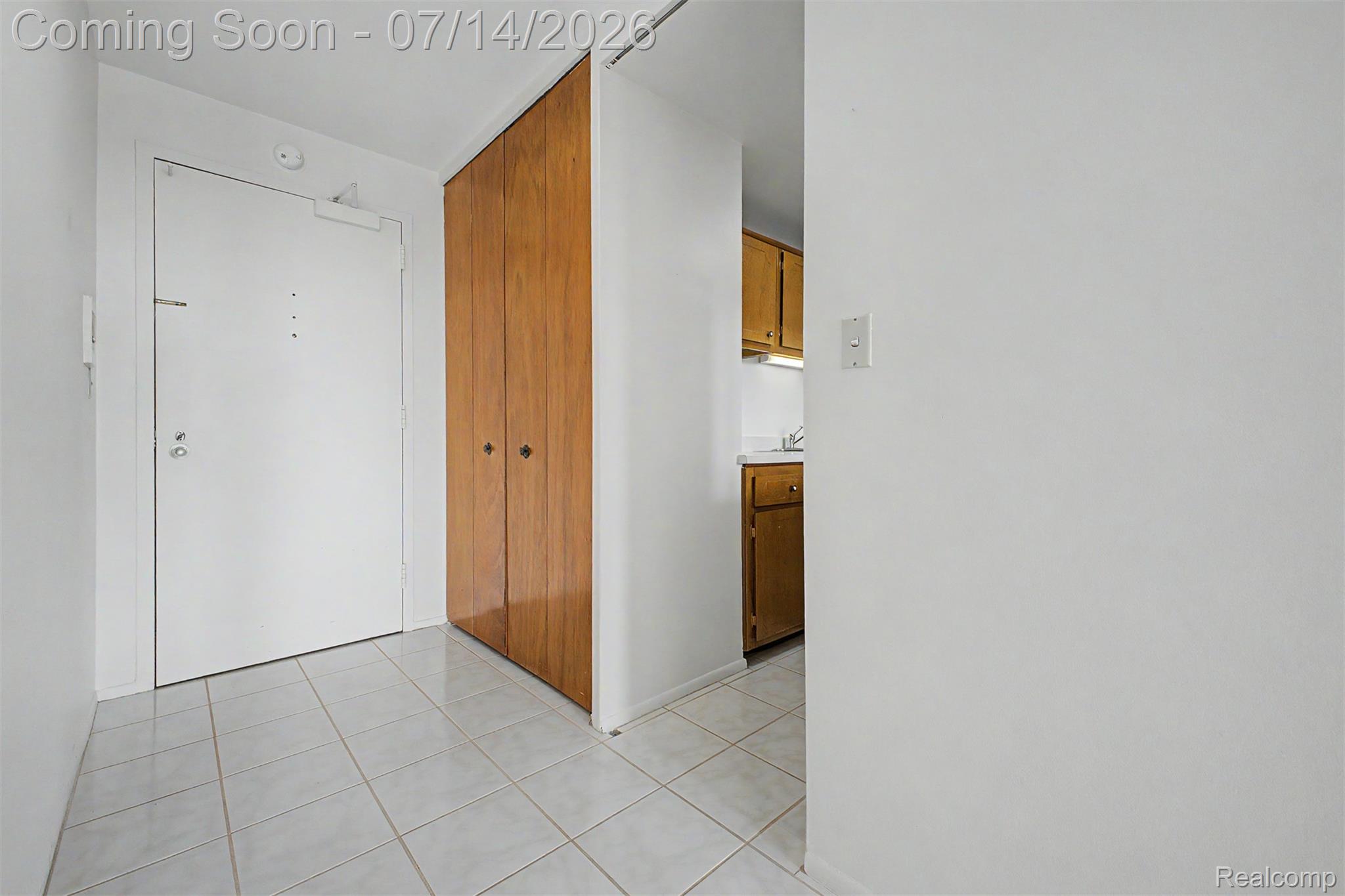 22700 Garrison Street, Unit 707 Dearborn, MI 48124 - Photo 2 of 22 Entryway featuring light-toned square tile flooring
