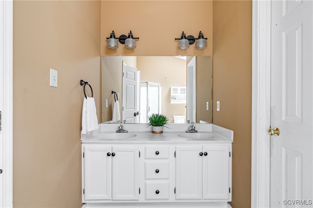 5809 Rosebay Forest Road Midlothian, VA 23112 - Photo 32 of 48 a bathroom with a sink vanity and a mirror