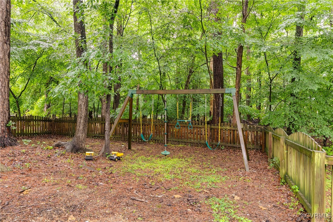5809 Rosebay Forest Road Midlothian, VA 23112 - Photo 45 of 48 a backyard of a house