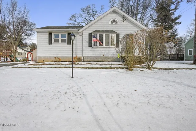 $320,000 | 7 Groveland Avenue, Rotterdam, NY 12306