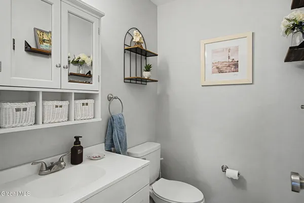 $328,200 | 7 Groveland Avenue, Rotterdam, NY 12306