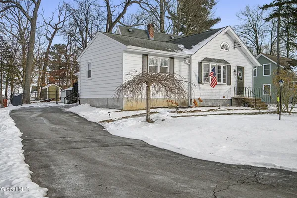 $328,200 | 7 Groveland Avenue, Rotterdam, NY 12306