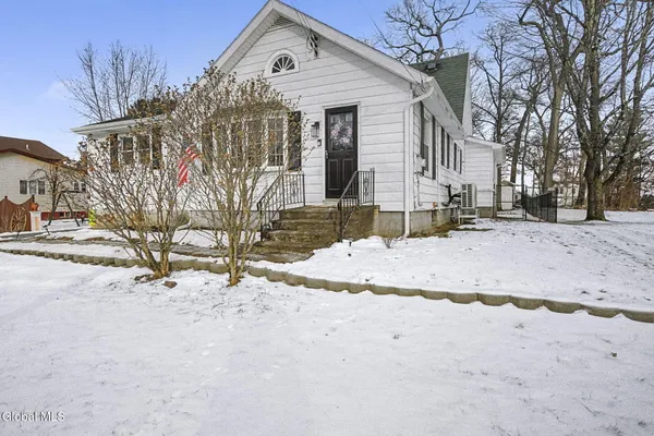 $328,200 | 7 Groveland Avenue, Rotterdam, NY 12306