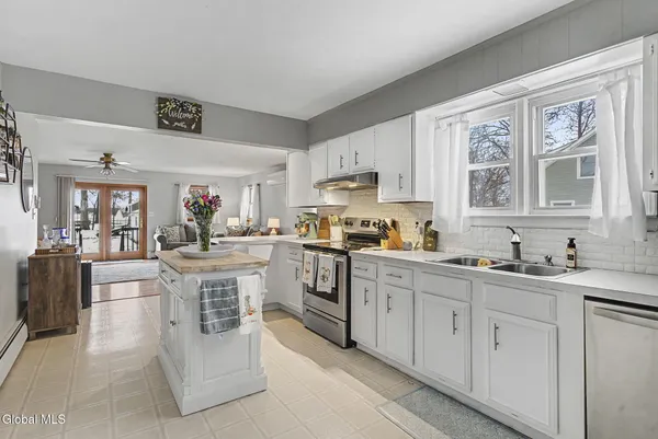 $328,200 | 7 Groveland Avenue, Rotterdam, NY 12306