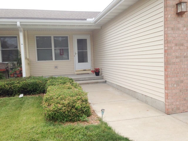 212 Finley Circle Grand Ridge, IL 61325 - Photo 2 of 11 a front view of a house with garden