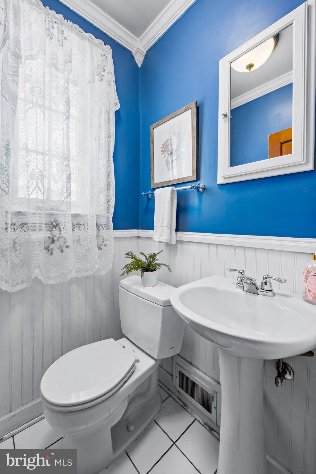 3022 Dunglow Road Baltimore, MD 21222 - Photo 20 of 45 a bathroom with a sink a toilet and mirror