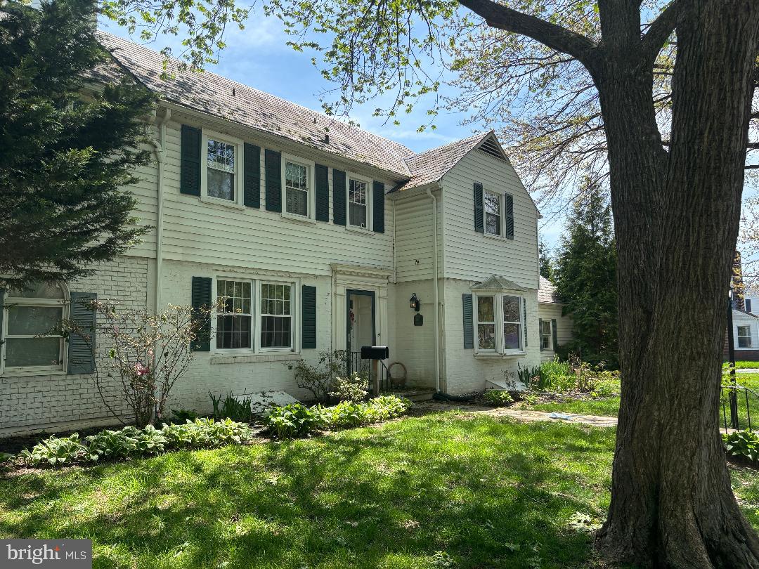 3022 Dunglow Road Baltimore, MD 21222 - Photo 2 of 45 a house view with a garden space