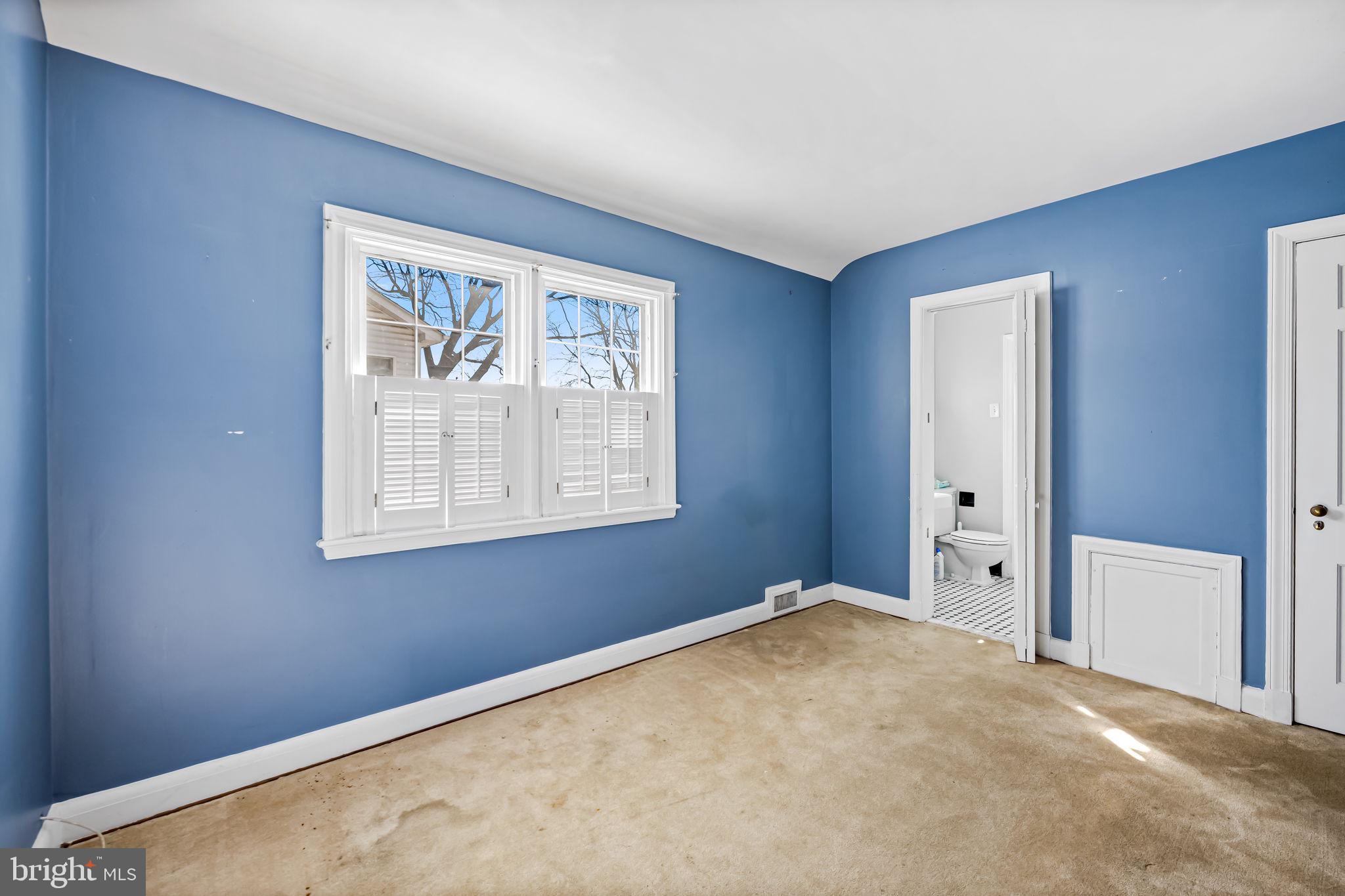 3022 Dunglow Road Baltimore, MD 21222 - Photo 32 of 45 an empty room with windows and closet