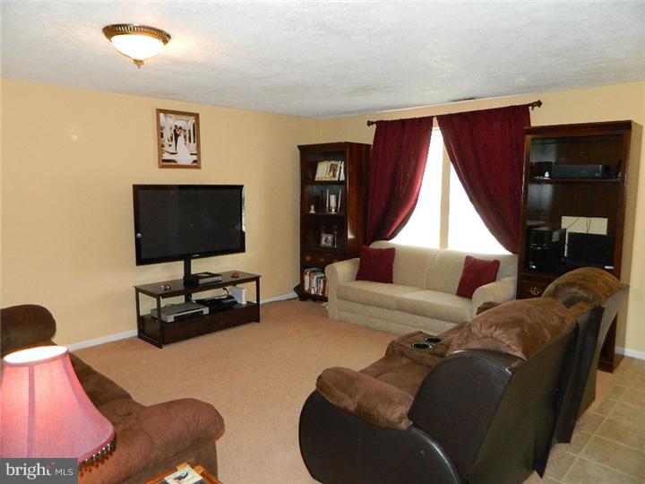 70 Vanderbilt Court Sicklerville, NJ 08081 - Photo 2 of 12