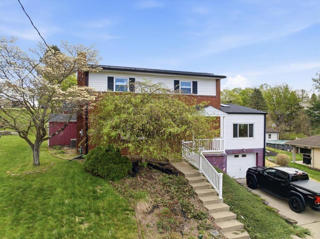 13 Cabindale Drive McKees Rocks, PA 15136 - Photo 2 of 28 Gallery Image 2