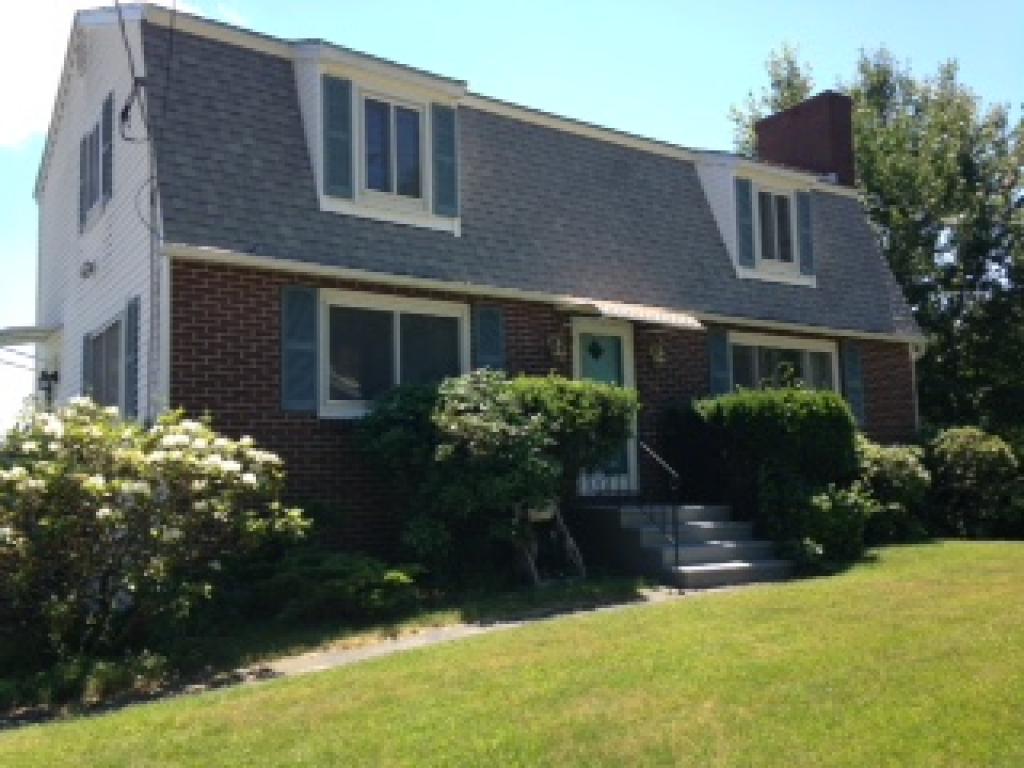 95 Mooresville Road Manchester, NH 03103 - Photo 3 of 26