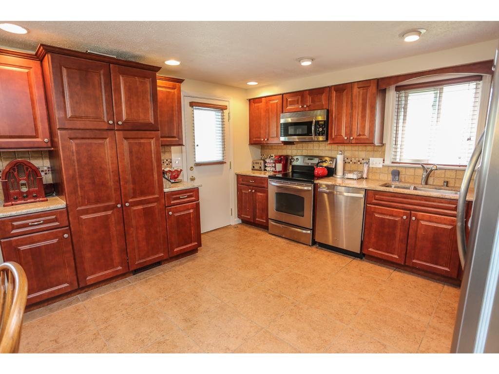 95 Mooresville Road Manchester, NH 03103 - Photo 8 of 26