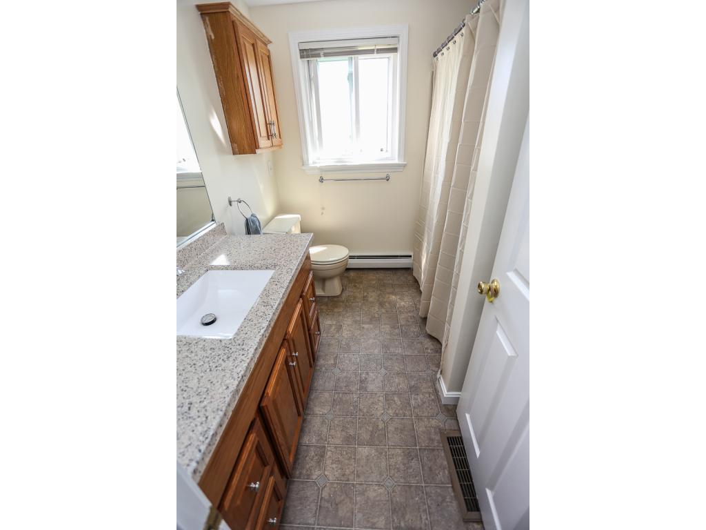 95 Mooresville Road Manchester, NH 03103 - Photo 9 of 26