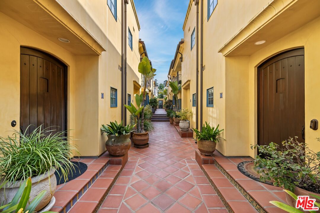 849 14th Street, Unit 8 Santa Monica, CA 90403 - Photo 16 of 19 a view of a entryway door front of house