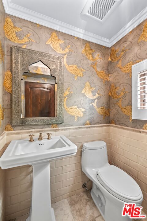 849 14th Street, Unit 8 Santa Monica, CA 90403 - Photo 6 of 19 a bathroom with a toilet sink and mirror