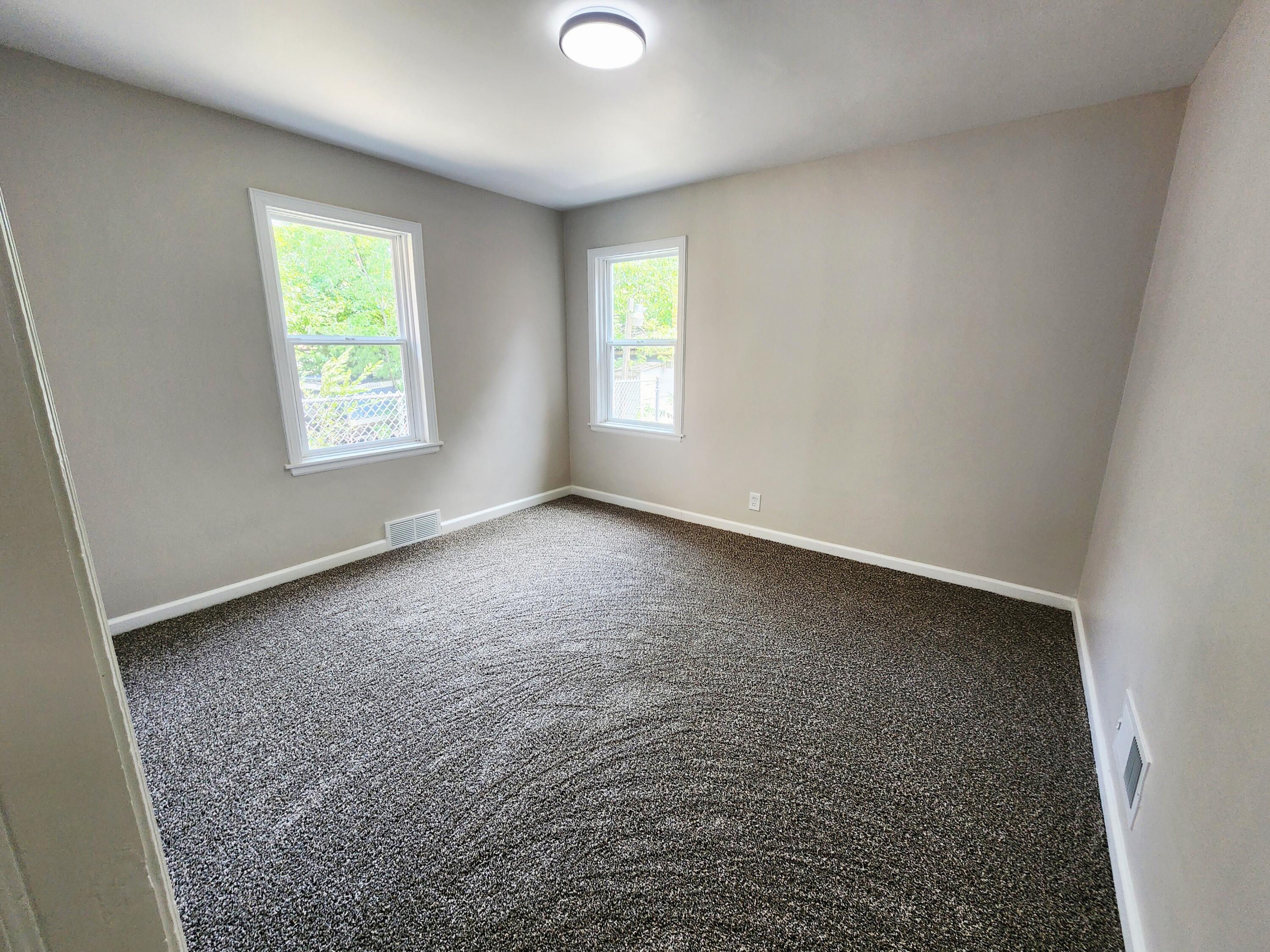 653 West Taft Street Gary, IN 46404 - Photo 9 of 16 an empty room with windows