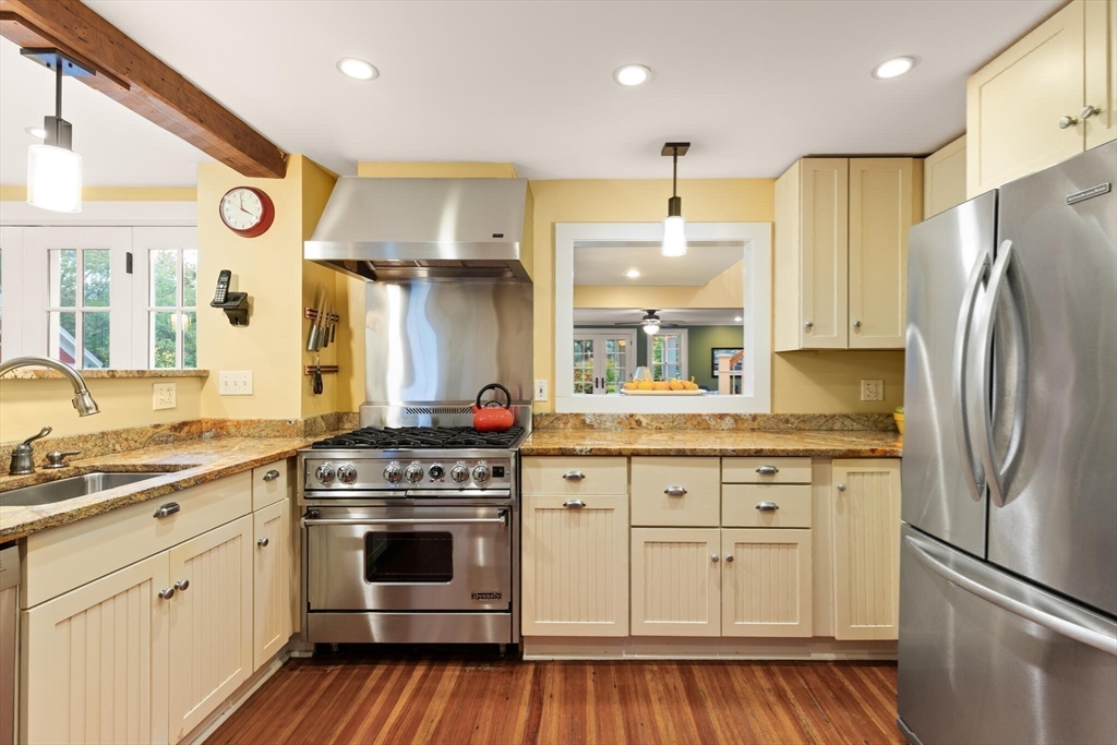 407 Highland Street Milton, MA 02186 - Photo 9 of 40