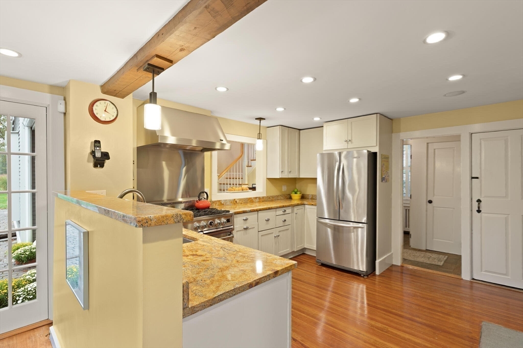 407 Highland Street Milton, MA 02186 - Photo 10 of 40