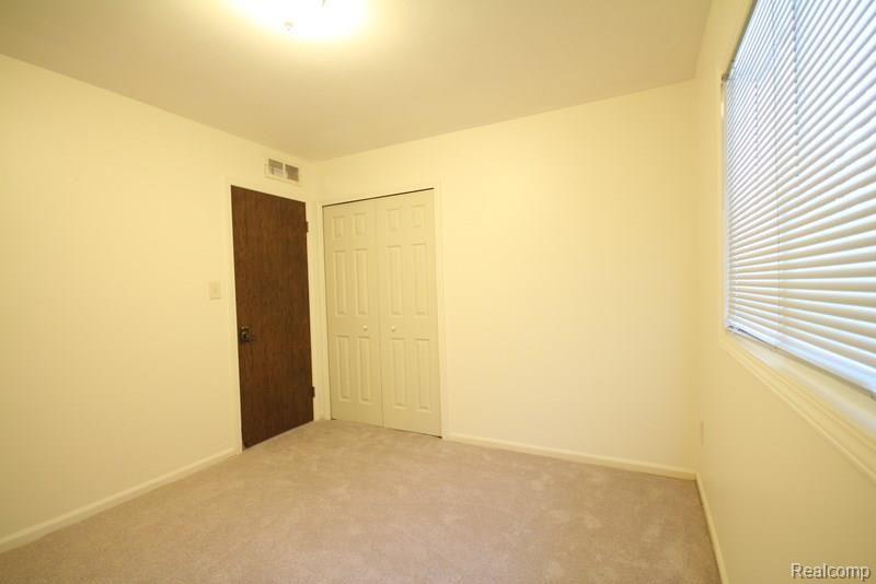 1644 Kingsmere Circle Rochester, MI 48309 - Photo 17 of 31 Kingsmere+010-3035385770-O.jpg