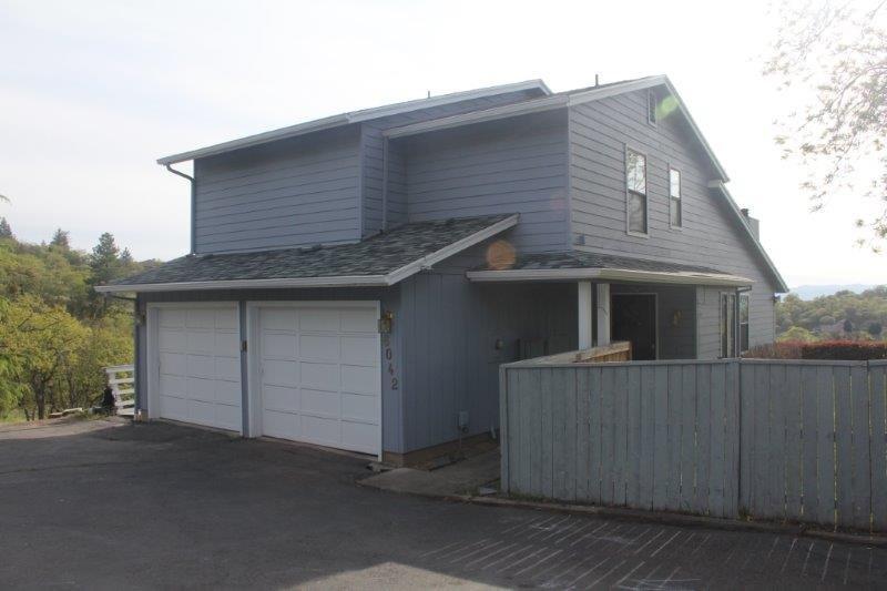 6042 Hillcrest Road Medford, OR 97504 - Photo 1 of 35 Primary Photo
