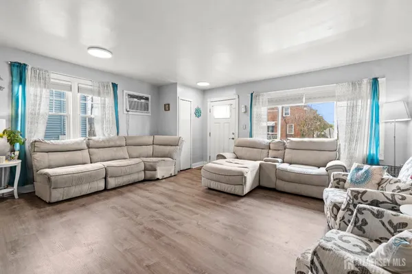 $499,999 | 34 Ling Street, Fords, NJ 08863