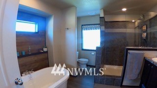 55 Old Goat Lane Sequim, WA 98382 - Photo 14 of 32 a bathroom with a bathtub and a sink