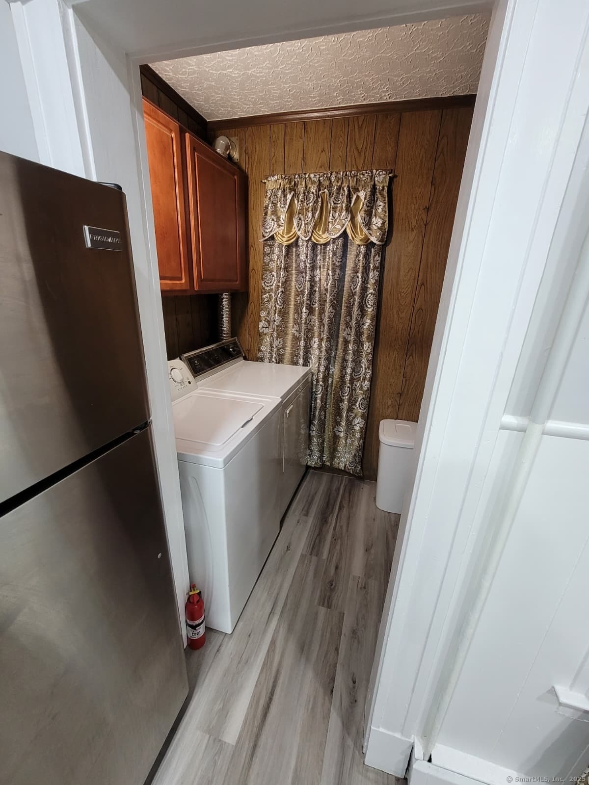 120 Brown Street, Unit 1 Hartford, CT 06114 - Photo 3 of 6 a utility room with dryer and washer
