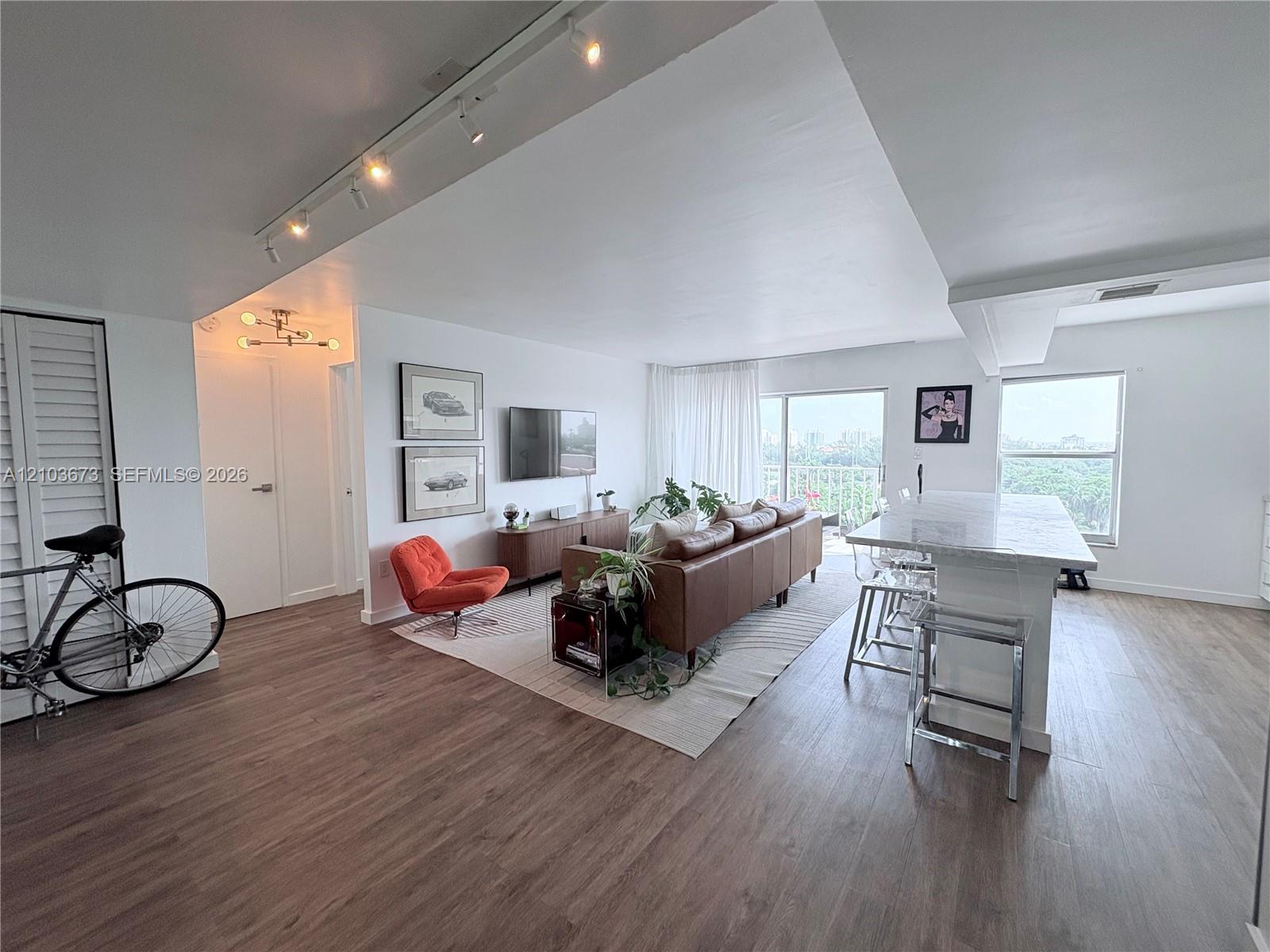 1300 Alton Road, Unit 10B Miami Beach, FL 33139 - Photo 12 of 29 Gallery Image 12