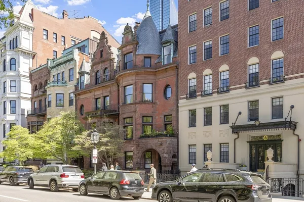$1,800,000 | 178 Commonwealth Avenue, Unit 7, Boston, MA 02116