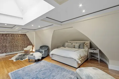 $1,800,000 | 178 Commonwealth Avenue, Unit 7, Boston, MA 02116