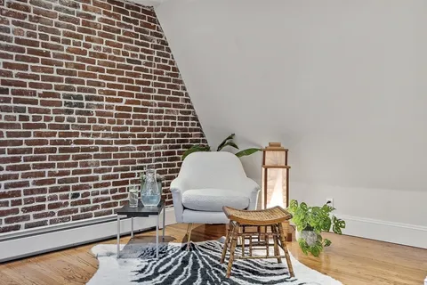 $1,800,000 | 178 Commonwealth Avenue, Unit 7, Boston, MA 02116