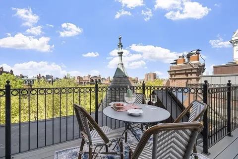 $1,800,000 | 178 Commonwealth Avenue, Unit 7, Boston, MA 02116