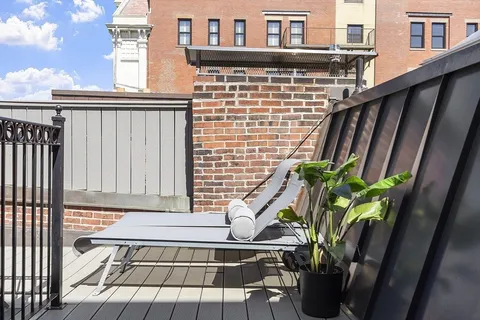 $1,800,000 | 178 Commonwealth Avenue, Unit 7, Boston, MA 02116