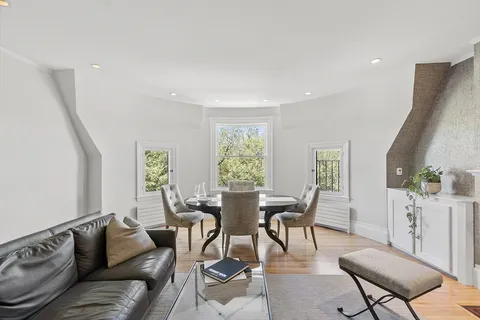 $1,800,000 | 178 Commonwealth Avenue, Unit 7, Boston, MA 02116