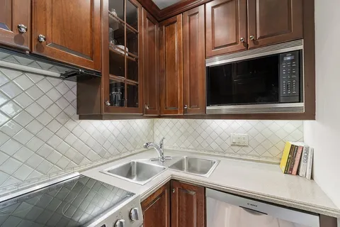 $1,800,000 | 178 Commonwealth Avenue, Unit 7, Boston, MA 02116