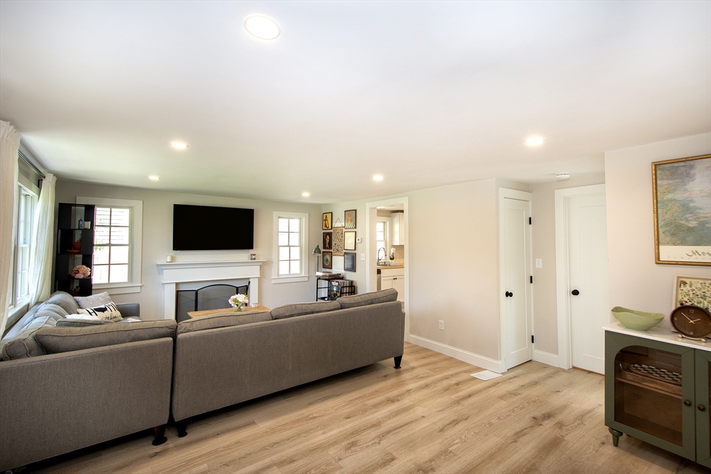 90 Colonial Road Marshfield, MA 02050 - Photo 15 of 35