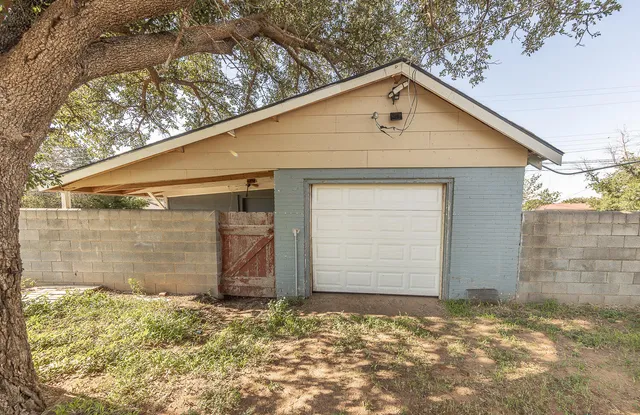 $295,000 | 304 Cactus Drive, Levelland, TX 79336