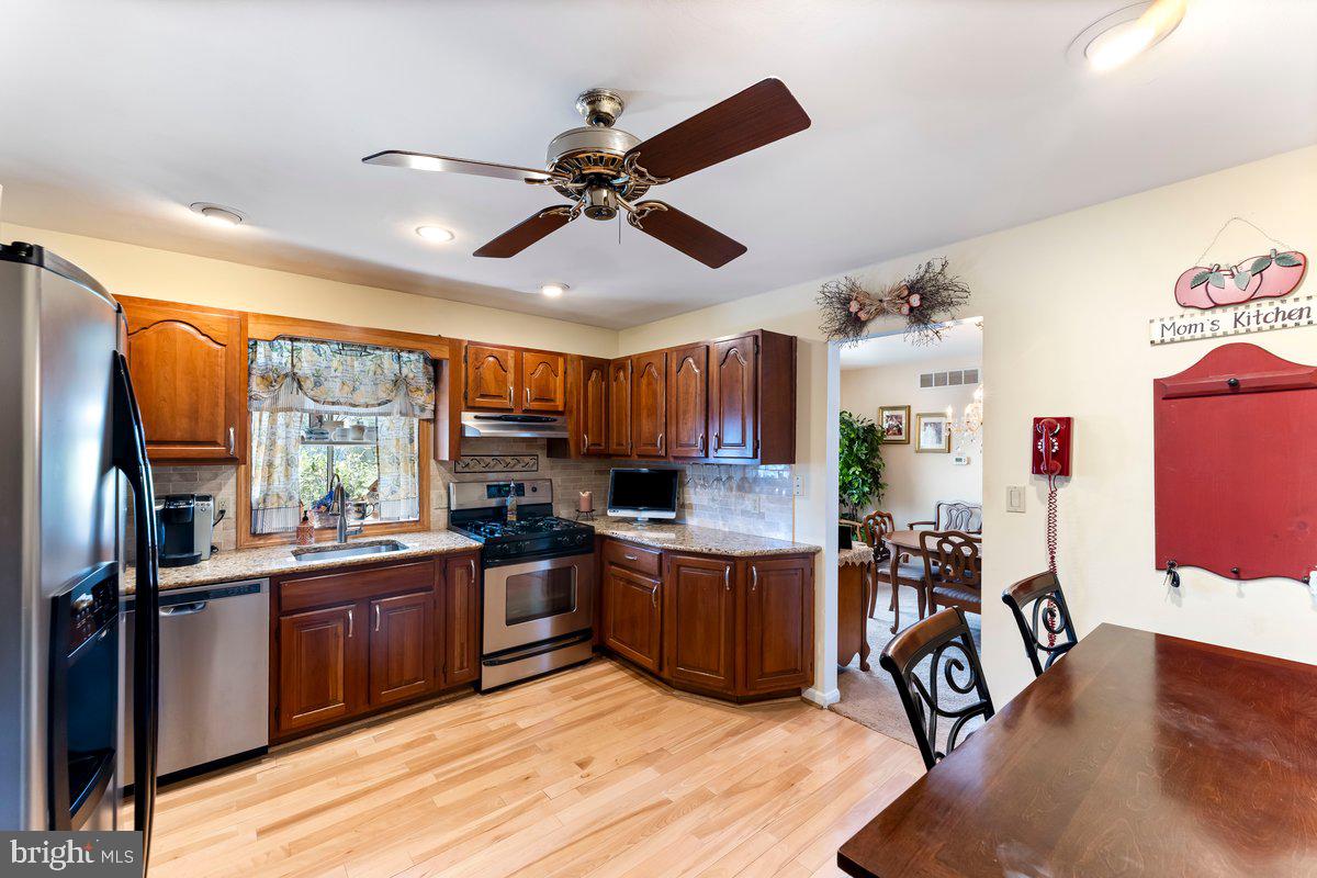 2506 Berwyn Road Wilmington, DE 19810 - Photo 18 of 43 Remodeled Eat in Kitchen