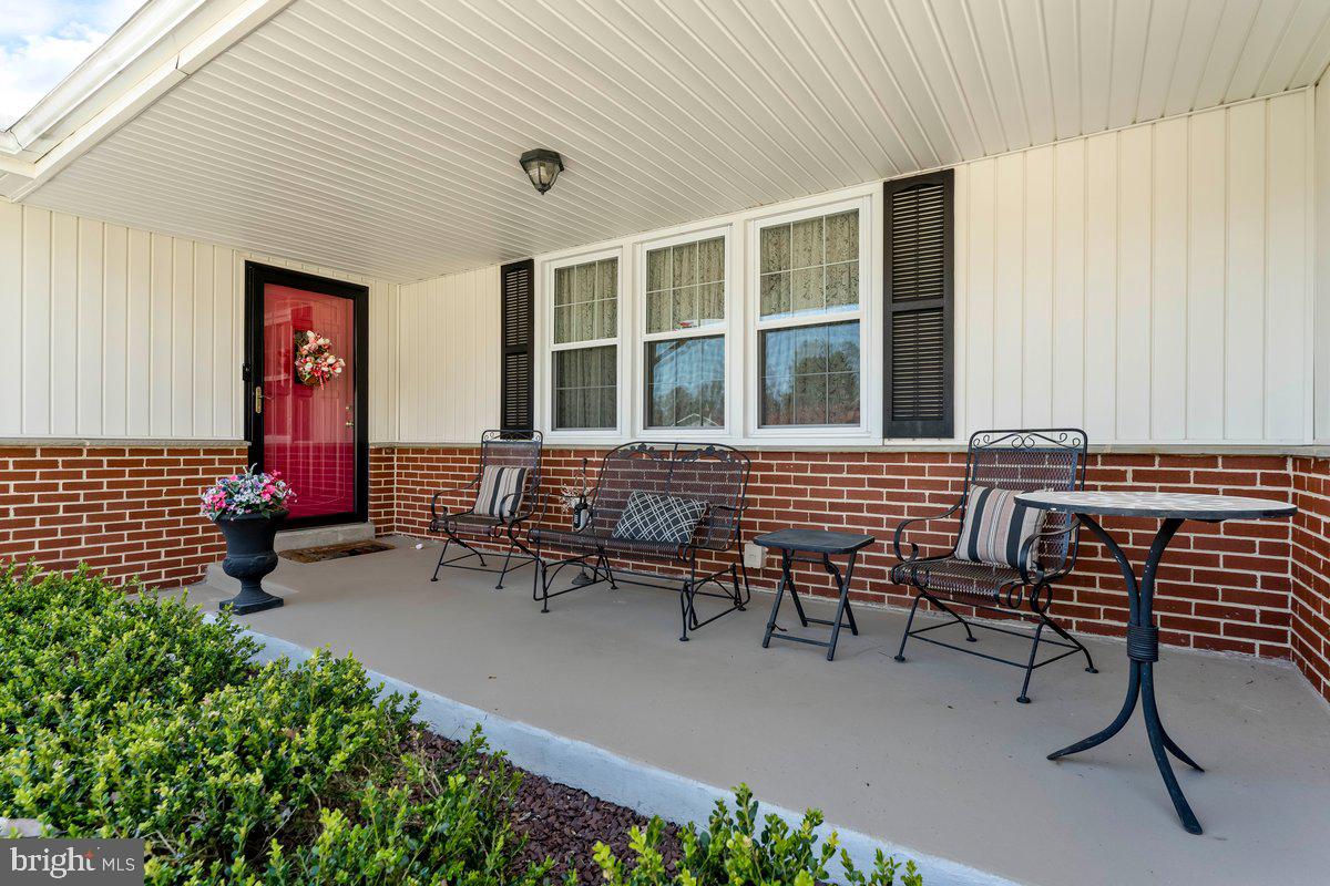 2506 Berwyn Road Wilmington, DE 19810 - Photo 4 of 43 Front Covered Seating Porch