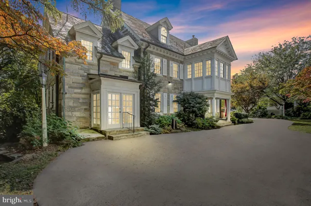 $725,000 | 307 West W King Street, Shippensburg, PA 17257