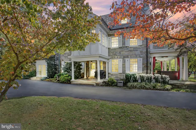 $725,000 | 307 West W King Street, Shippensburg, PA 17257