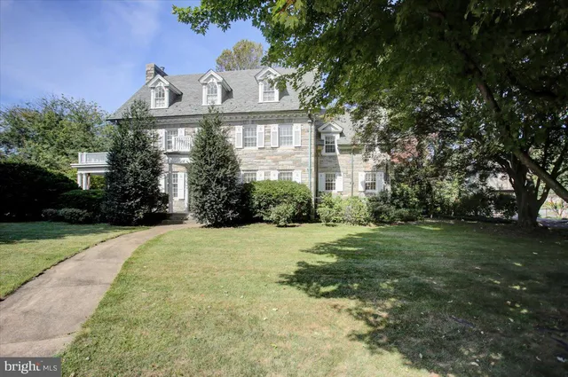 $725,000 | 307 West W King Street, Shippensburg, PA 17257