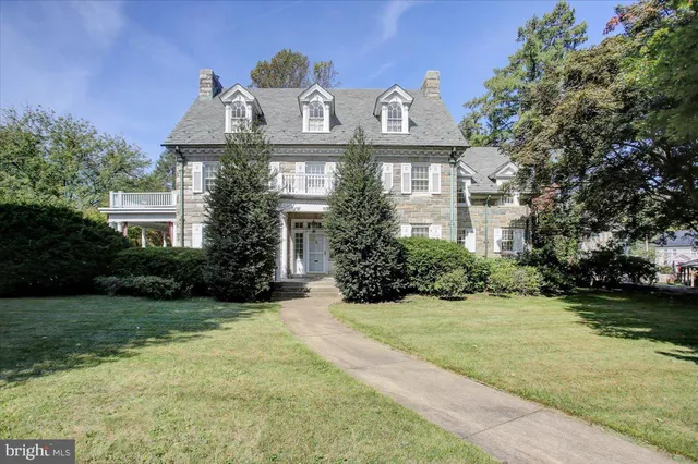 $725,000 | 307 West W King Street, Shippensburg, PA 17257