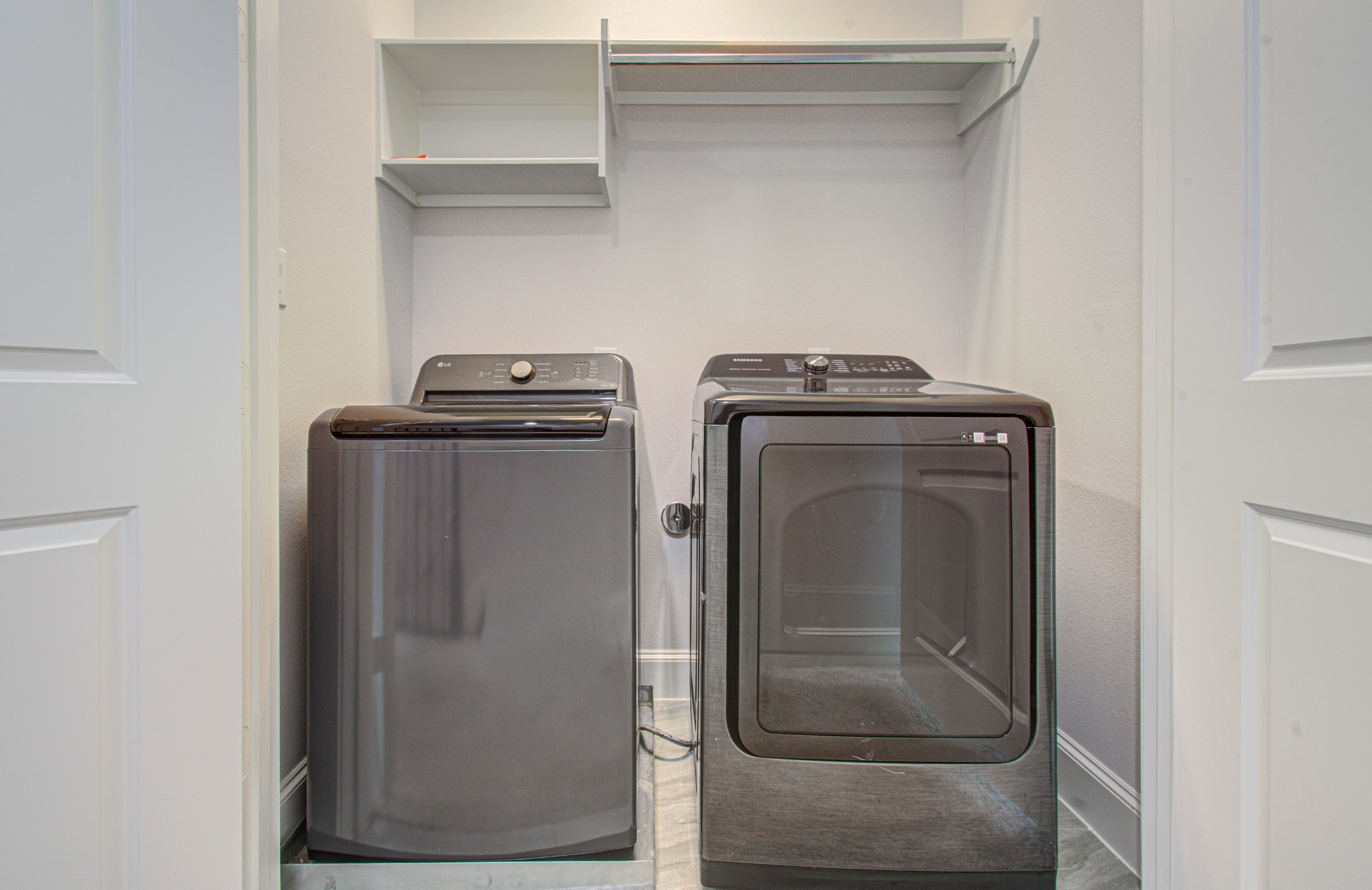 9532 London Bridge Station Houston, TX 77045 - Photo 27 of 43 Laundry Room
