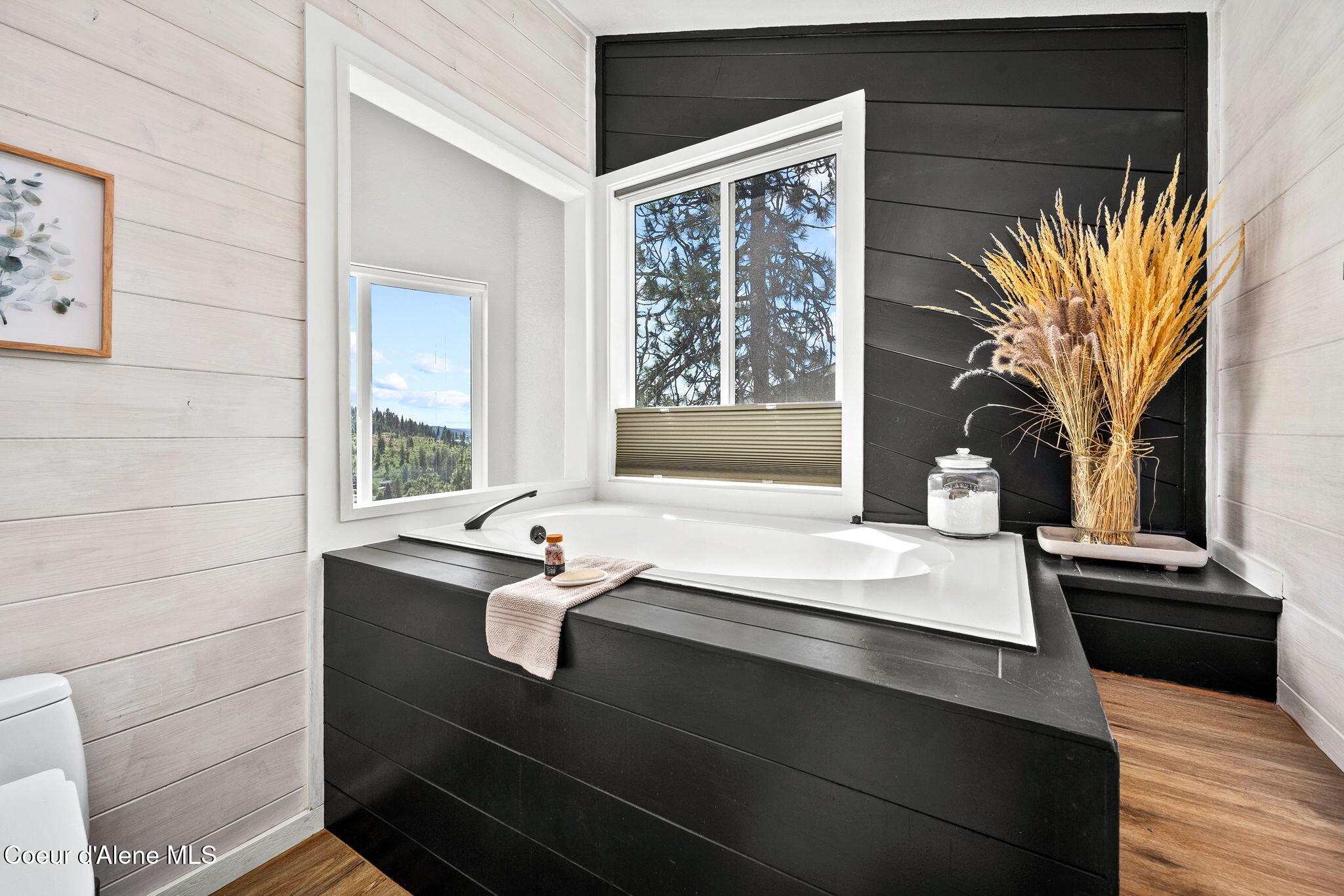 2920 East Fernan Hill Road Coeur D'Alene, ID 83814 - Photo 36 of 64 Primary Soaking Tub